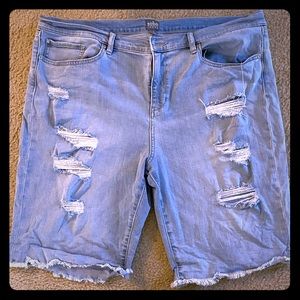 Distressed Bermuda short